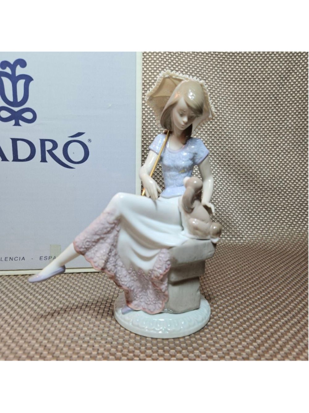 Retired Lladro #7612 "Picture Perfect" with Orig Box 5th Anniversary Society 1